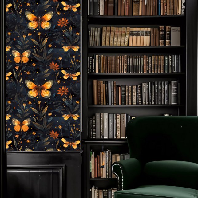 Donkere Academia gouden vlinders Behang (Dark Academia Gold Butterflies Wallpaper in a library.)