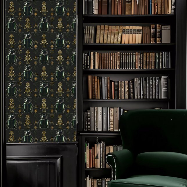 Donkere Academia Kleine Groene Kevers Behang (Dark Academia Small Green Beetles Wallpaper in a library.)