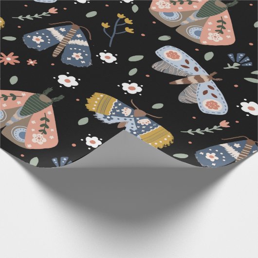 Donkere Academia Moth Floral in het zwart Cadeaupapier (Hoek)