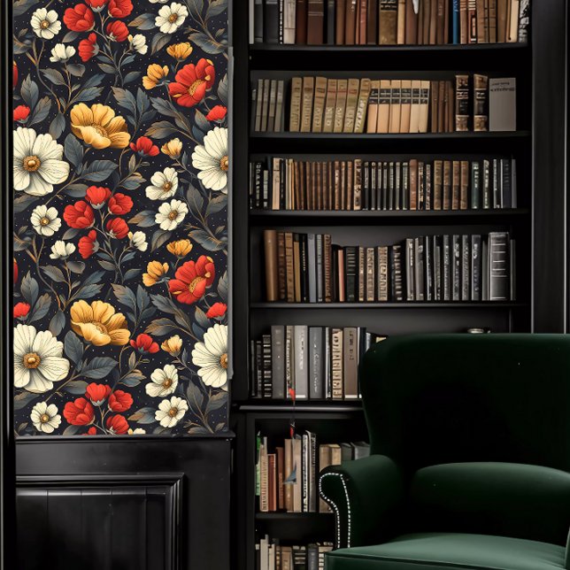 Donkere Academia Rood, Geel, & Witte Bloemen Behang (Dark Academia Red, Yellow, & White Floral Wallpaper in a library.)