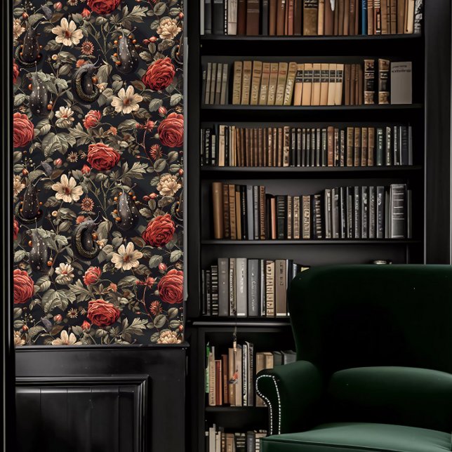 Donkere Academia Zwarte Naaktslakken en Rode & Wit Behang (Dark Academia Black Slugs and Red & White Flowers Wallpaper in a library.)