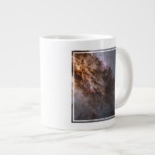 Donkere banen van stof doorkruisen Centaurus A Gal Grote Koffiekop (Voorkant rechts)