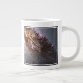 Donkere banen van stof doorkruisen Centaurus A Gal Grote Koffiekop (Rechts)