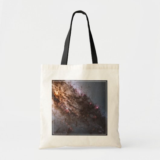 Donkere banen van stof doorkruisen Centaurus A Gal Tote Bag (Voorkant)