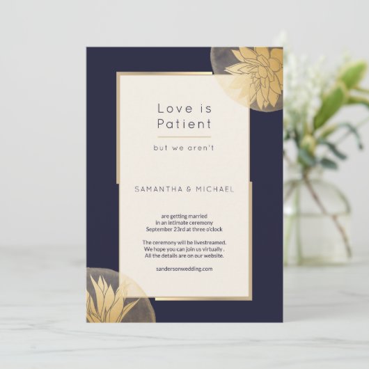 Donkere blauwe kleine gedownsized weddenschap is p save the date (Staand voorkant)