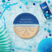 Donkere blauwe strand bruiloft 2 Harten in de zand Papieren Bordje (Feest)