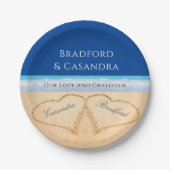 Donkere blauwe strand bruiloft 2 Harten in de zand Papieren Bordje (Voorkant)