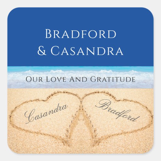 Donkere blauwe strand bruiloft 2 Harten in zand Vierkante Sticker (Voorkant)