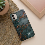 Donkere Blauwgroen en kopermarmer-monogram Case-Mate iPhone Case<br><div class="desc">Het grafische telefoongeval kenmerkt een rijk donker blauwgroen marmer achtergrondpatroon met het naderen van de faux koperfolie. Pas uw monogram aan met één initiaal in klassieke letters.</div>