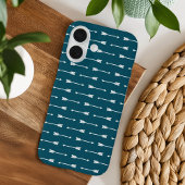 Donkere Blauwgroen & witte pijlen | iPhone 16 Hoesje