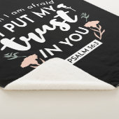 Donkere bloemen Christelijke kunst - Psalm 56:3 Sherpa Deken (3/4)