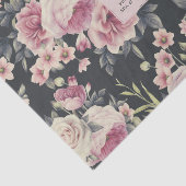 Donkere bloemen op zwart | Logo tissuepapier (Detail)