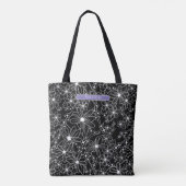 Donkere Bloemen Zwart Wit Patroon Paarse Naam Tote Bag (Achterkant)