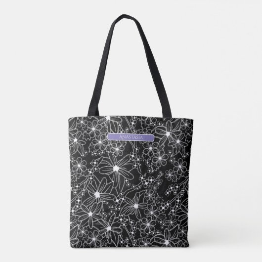 Donkere Bloemen Zwart Wit Patroon Paarse Naam Tote Bag (Achterkant)