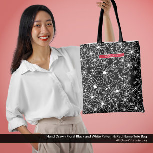 Donkere Bloemen Zwart Wit Patroon & Rode Naam Tote Bag