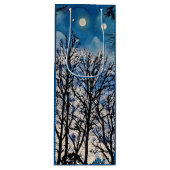 Donkere bomen tegen een blauwe lucht in mozaïek ge wijn cadeautas (Voorkant)