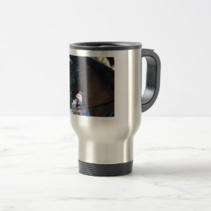 Donkere bruine Arabische paarden met een bril Reisbeker