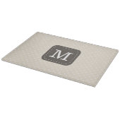 Donkere bruine monogram op beige achtergrond snijplank (Hoek)