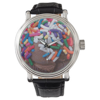 Donkere chocolade-ijs met regenboogspringen horloge