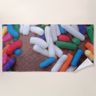 Donkere chocolade-ijs met regenboogspringen strandlaken