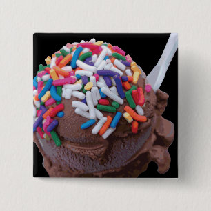 Donkere chocolade-ijs met regenboogspringen vierkante button 5,1 cm