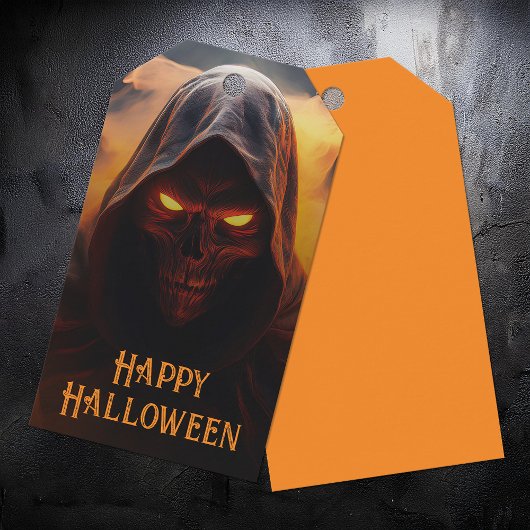 Donkere demon met oranje rook halloween cadeaulabel