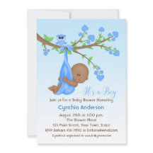 Donkere, dunne babyjongen in de boom, Baby shower