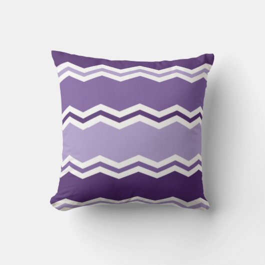 Donkere en lichte lavendel Paarse Chevron Stripes Kussen (Voorkant)