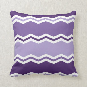 Donkere en lichte lavender Paarse Chevron Stripes Kussen