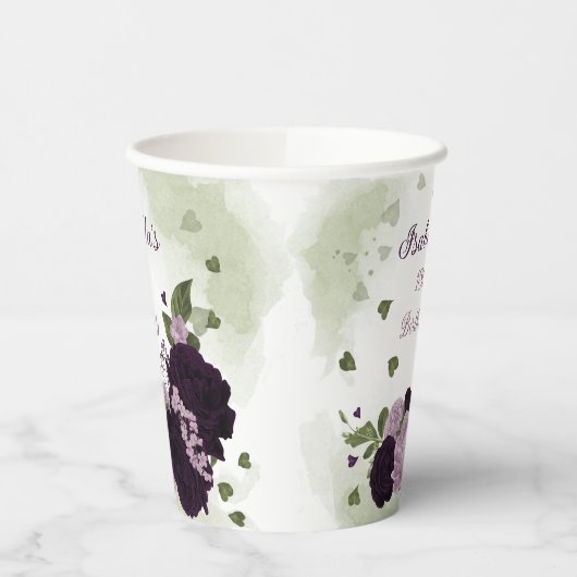 donkere en lichte paarse bloemen groen blad papier papieren bekers (Links)