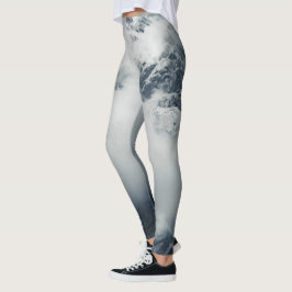 Donkere en mysterieuze wolken over de berg leggings