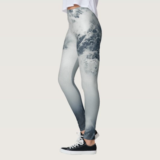 Donkere en mysterieuze wolken over de berg leggings (Links)
