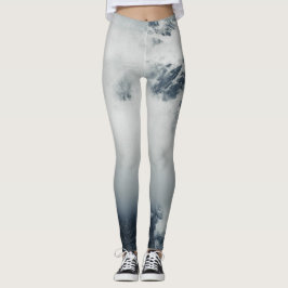 Donkere en mysterieuze wolken over de berg leggings