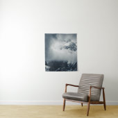 Donkere en mysterieuze wolken over de berg wandkleed (In situ)