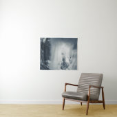 Donkere en mysterieuze wolken over de berg wandkleed (In Situ (horizontaal))