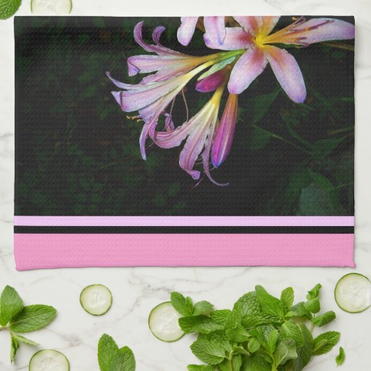 Donkere en roze Lily Kitchen Towel Theedoek (Gevouwen)