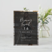 Donkere foto Tint Overlay Modern Minimal Sweet 16 Kaart (Staand voorkant)