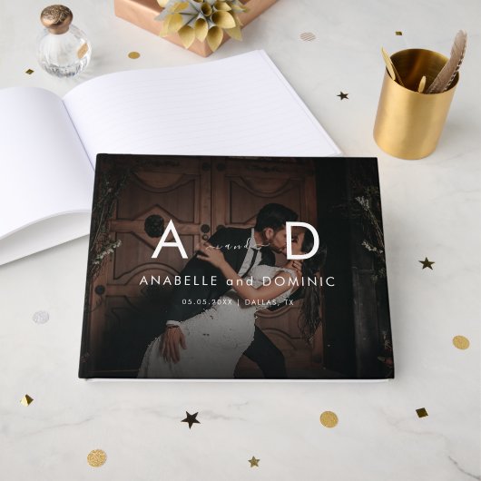 Donkere foto's en monogram Elegant Black Wedding Gastenboek (Voorkant open)