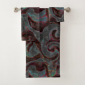 Donkere gekleurde geslepen spiraaldelen en gloeist bad handdoek (Insitu)