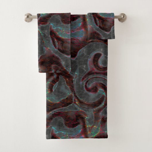 Donkere gekleurde geslepen spiraaldelen en gloeist bad handdoek (Insitu)