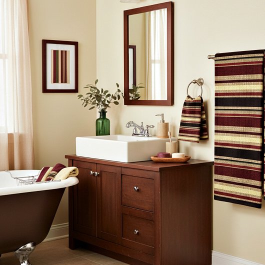 Donkere getextureerde strepen bad handdoek