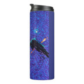 Donkere gevleugelde figuur die over de ruimte vlie thermosbeker (Geroteerd rechts)