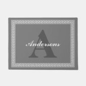 Donkere grijze en witte Griekse sleutelmonogram Deurmat (Voorkant)