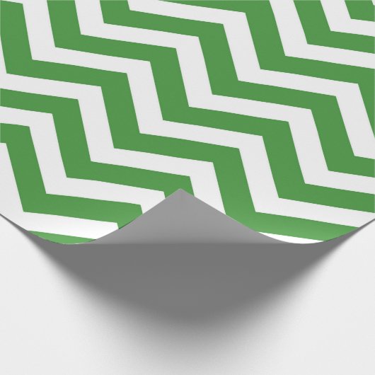 Donkere groene en witte Chevron bruiloft op zaterd Cadeaupapier (Hoek)