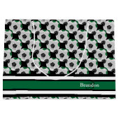 Donkere groene en zwarte Voetballen personaliseren Groot Cadeauzakje (Voorkant)