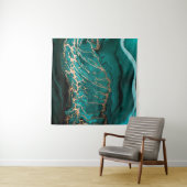 Donkere groene golven in abstracte lagen wandkleed (In situ)