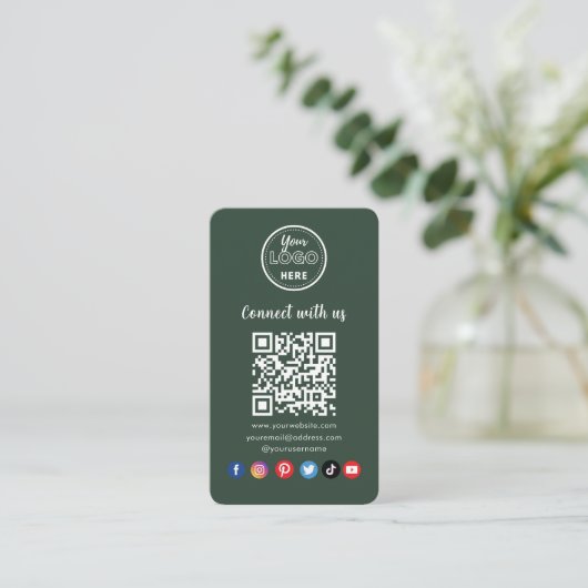 Donkere groene QR-code Verbind ons met sociale med Visitekaartje (Staand voorkant)