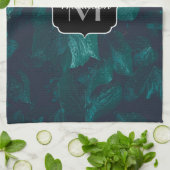 Donkere groene visblad waterdruppels Monogram Theedoek (Gevouwen)