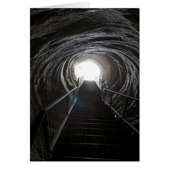 Donkere grottunnel (Voorkant)