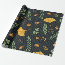 Donkere herfstcadeauverpakking met Ginkgo-bladeren